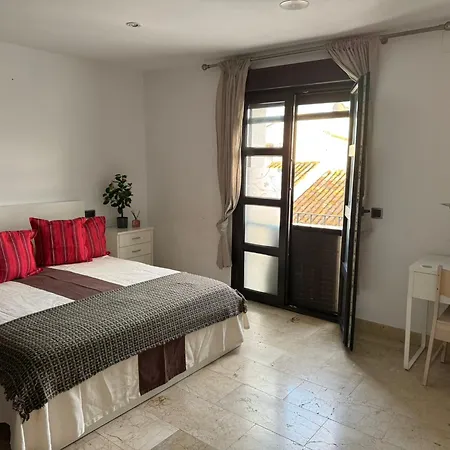 Dentro De Puerto Banus * ماربيا